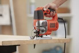 Black & Decker pendeldecoupeerzaag 650W